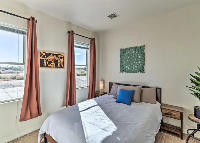 Desert Oasis W/ Courtyard & Pool Access! Apartment *