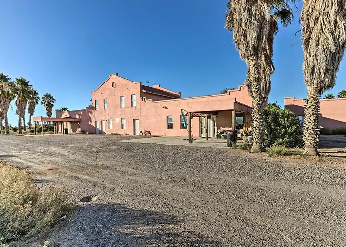 Desert Oasis W/ Courtyard & Pool Access!