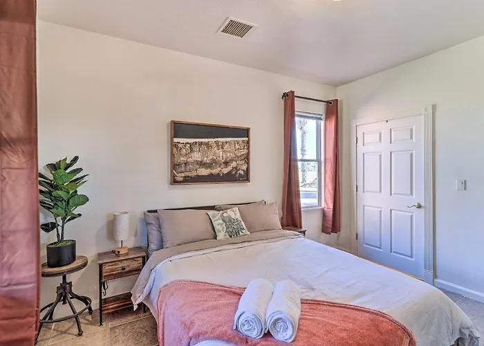 Desert Oasis W/ Courtyard & Pool Access! Apartment *