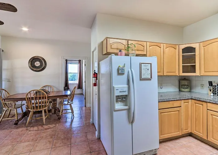 Desert Oasis W/ Courtyard & Pool Access! Eloy
