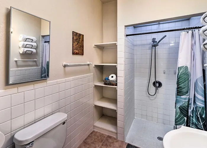 Apartment Desert Oasis W/ Courtyard & Pool Access!