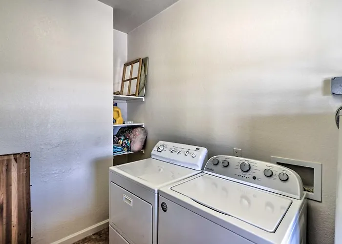 Apartment Desert Oasis W/ Courtyard & Pool Access! Eloy