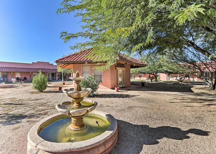Desert Oasis W/ Courtyard & Pool Access! Apartment *