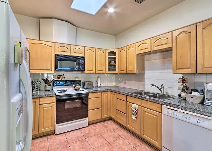 Apartment Desert Oasis W/ Courtyard & Pool Access!