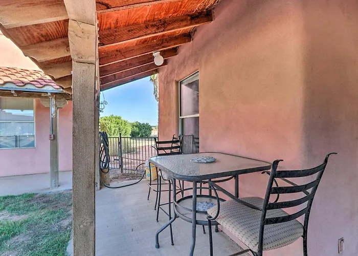 Desert Oasis W/ Courtyard & Pool Access! Apartment Eloy