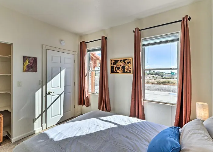 Desert Oasis W/ Courtyard & Pool Access! Apartment
