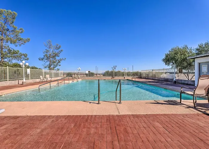 Desert Oasis W/ Courtyard & Pool Access! Apartment Eloy